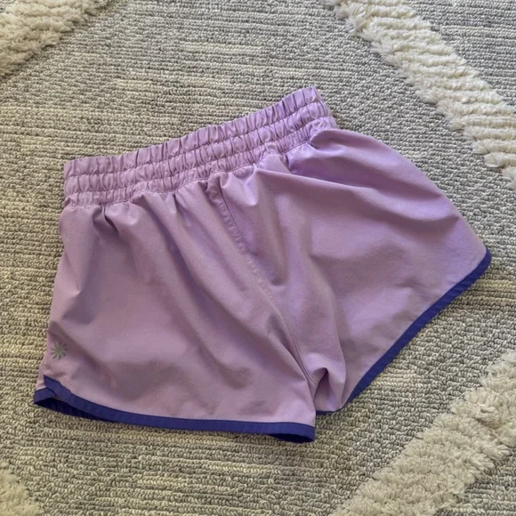 Athleta Girls Run Free 2.5” Shorts - Picture 2 of 3